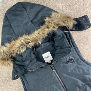 Vans Overwood Vest Black‎ Puffer Hooded Faux Fur Trimmed PrimaLoft Ladies Size L